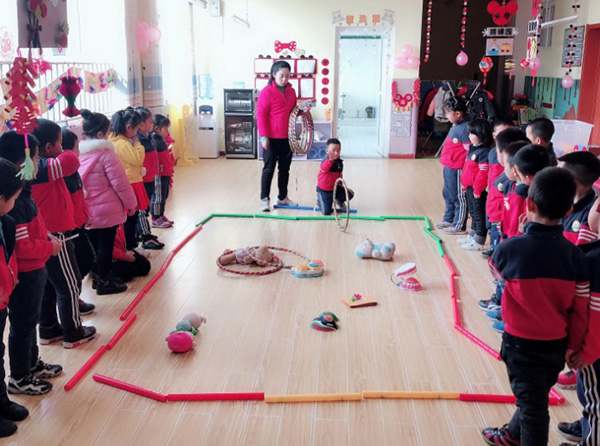 幼儿室内简易小游戏 幼儿室内简易小游戏视频